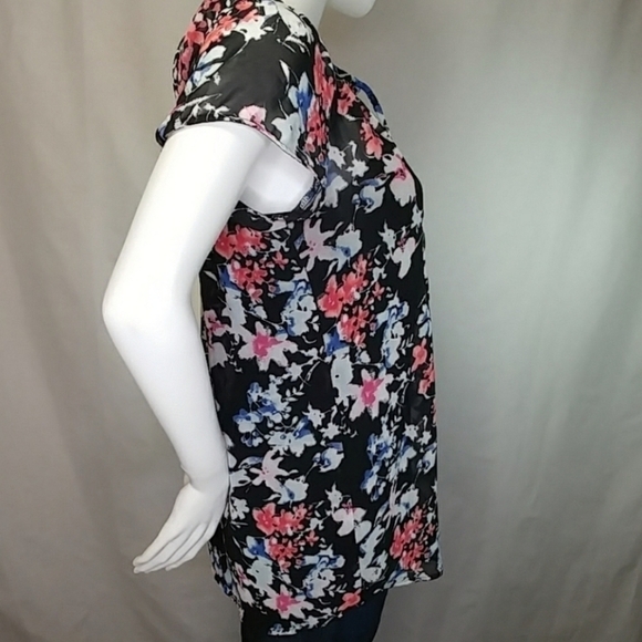 Motherhood Maternity Floral Short Sleeve V Neck Maternity Top with Built in Cami - Picture 3 of 8